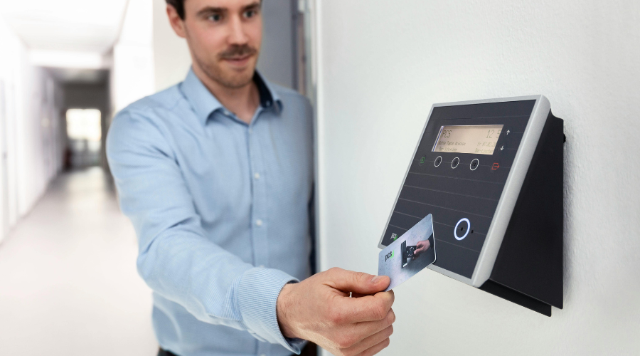 Ma már egy új beléptető rendszer kiválasztása során kulcs nélküli, okos megoldások közül válogathatunk. Ismerje meg az Iotic rugalmas és biztonságos alternatíváit!