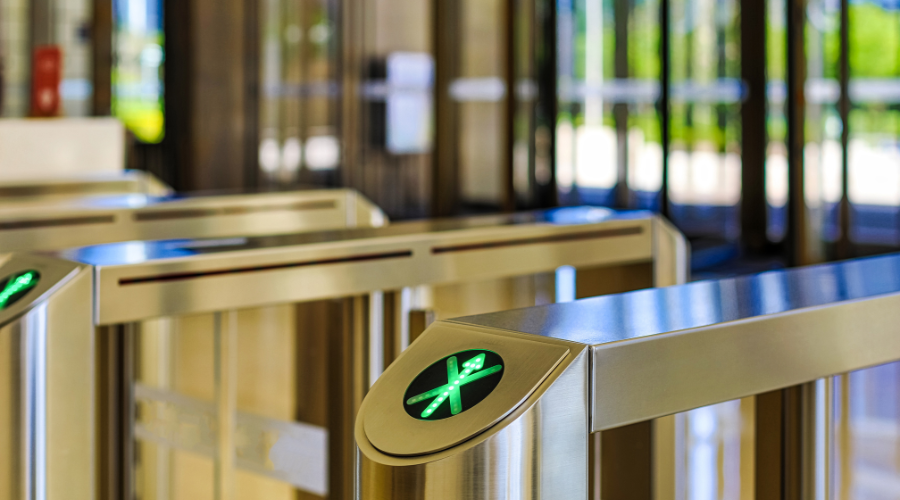 A beléptető rendszer hibák legtöbbször a tervezés és kivitelezés hiányosságaiból erednek. Tudja meg, hogyan előzheti meg ezeket az Iotic segítségével.